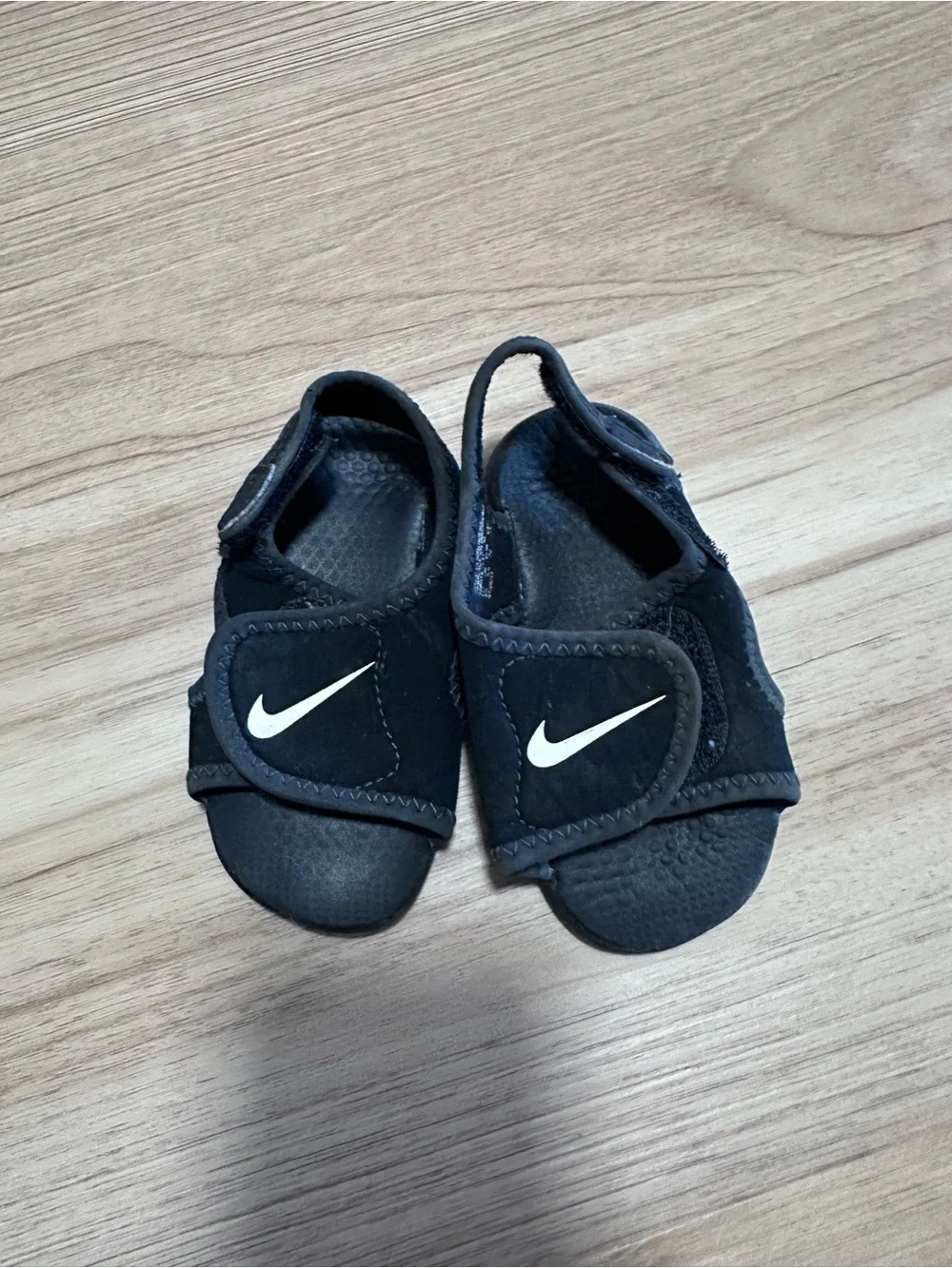Nike Black Toddlers' Swoosh Hook-and-Loop Sandals